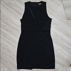 🖤Pretty Express Black Zipback Dress with Front Teardrop Cutout Size Medium